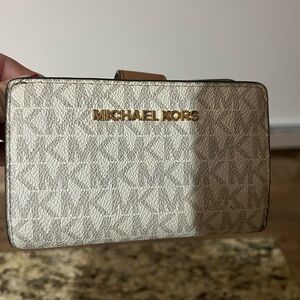 Michael Kors Cream Wallet